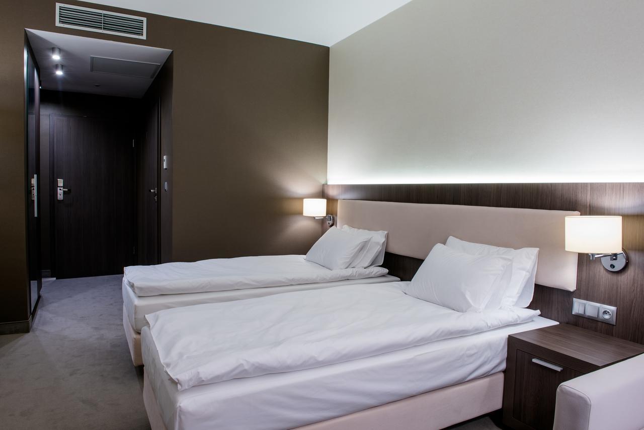 Hotel Kosma Kozmin المظهر الخارجي الصورة