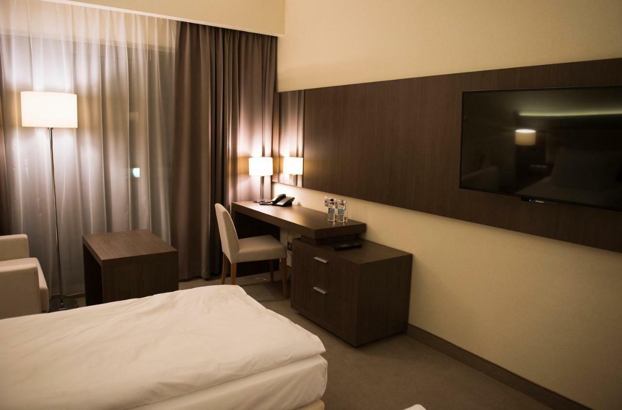 Hotel Kosma Kozmin المظهر الخارجي الصورة