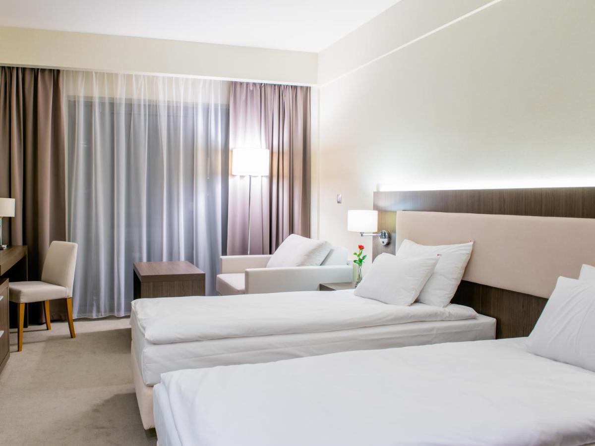Hotel Kosma Kozmin المظهر الخارجي الصورة