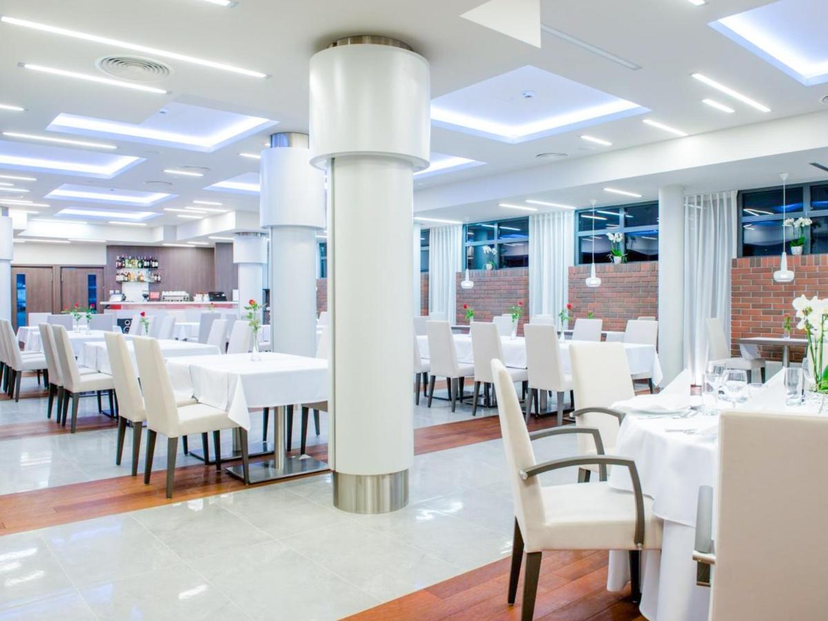 Hotel Kosma Kozmin المظهر الخارجي الصورة