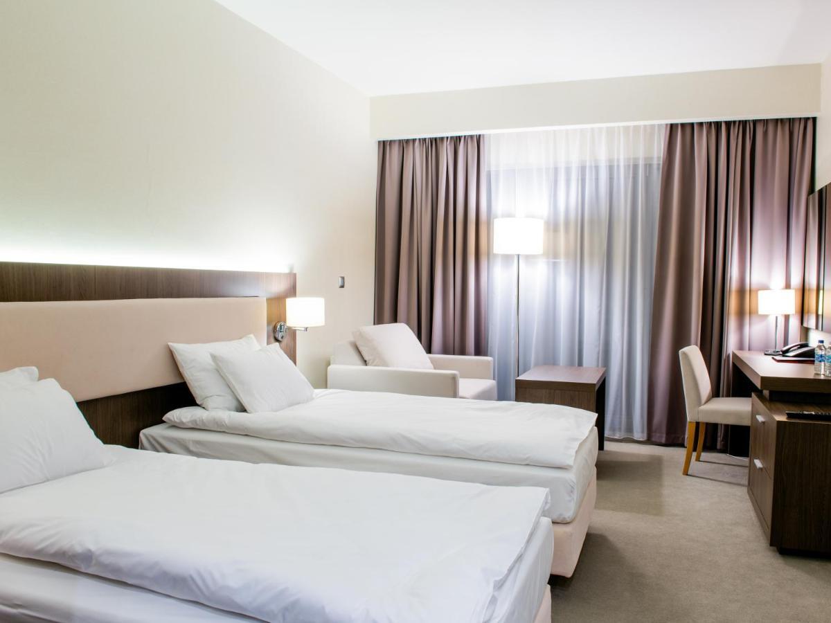 Hotel Kosma Kozmin المظهر الخارجي الصورة