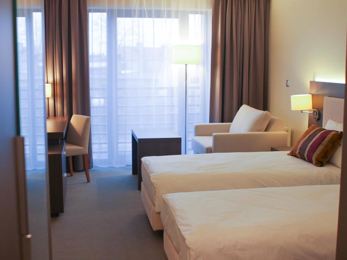 Hotel Kosma Kozmin المظهر الخارجي الصورة