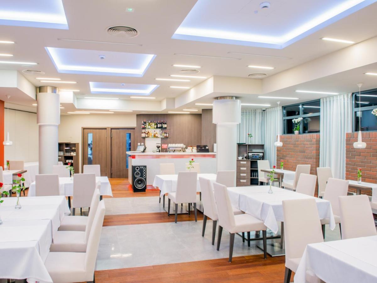 Hotel Kosma Kozmin المظهر الخارجي الصورة