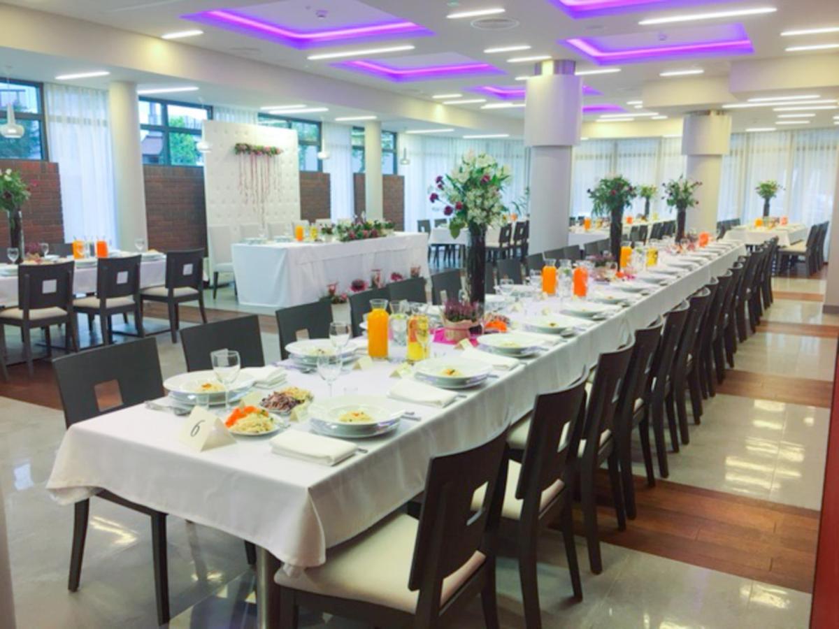 Hotel Kosma Kozmin المظهر الخارجي الصورة