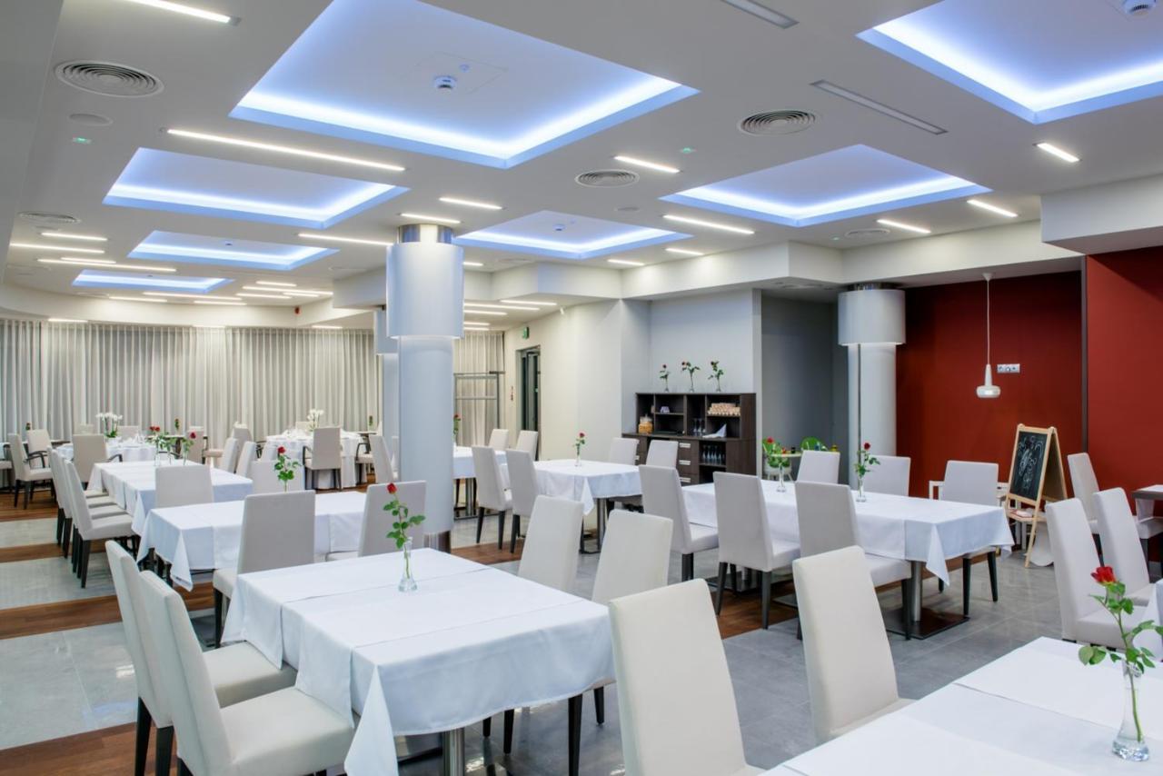 Hotel Kosma Kozmin المظهر الخارجي الصورة