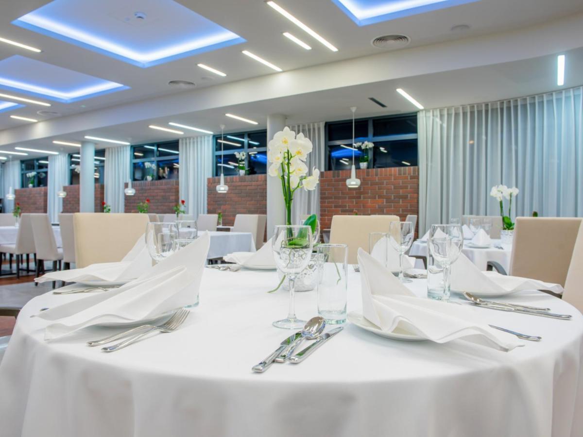 Hotel Kosma Kozmin المظهر الخارجي الصورة