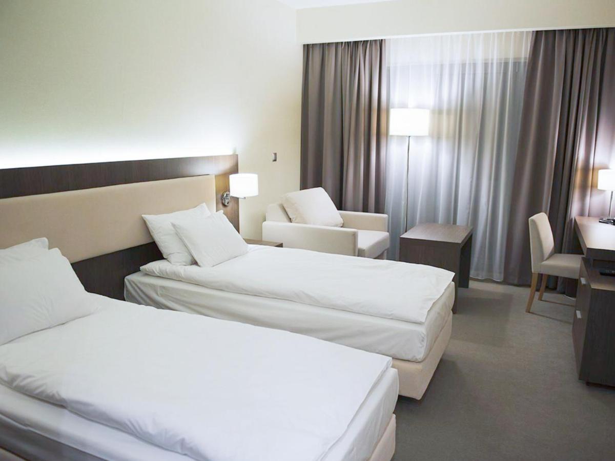 Hotel Kosma Kozmin المظهر الخارجي الصورة