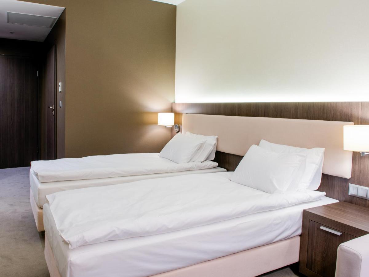 Hotel Kosma Kozmin المظهر الخارجي الصورة